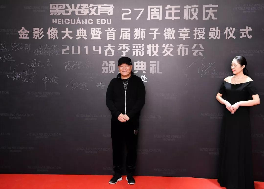 著名歌手谢东先生